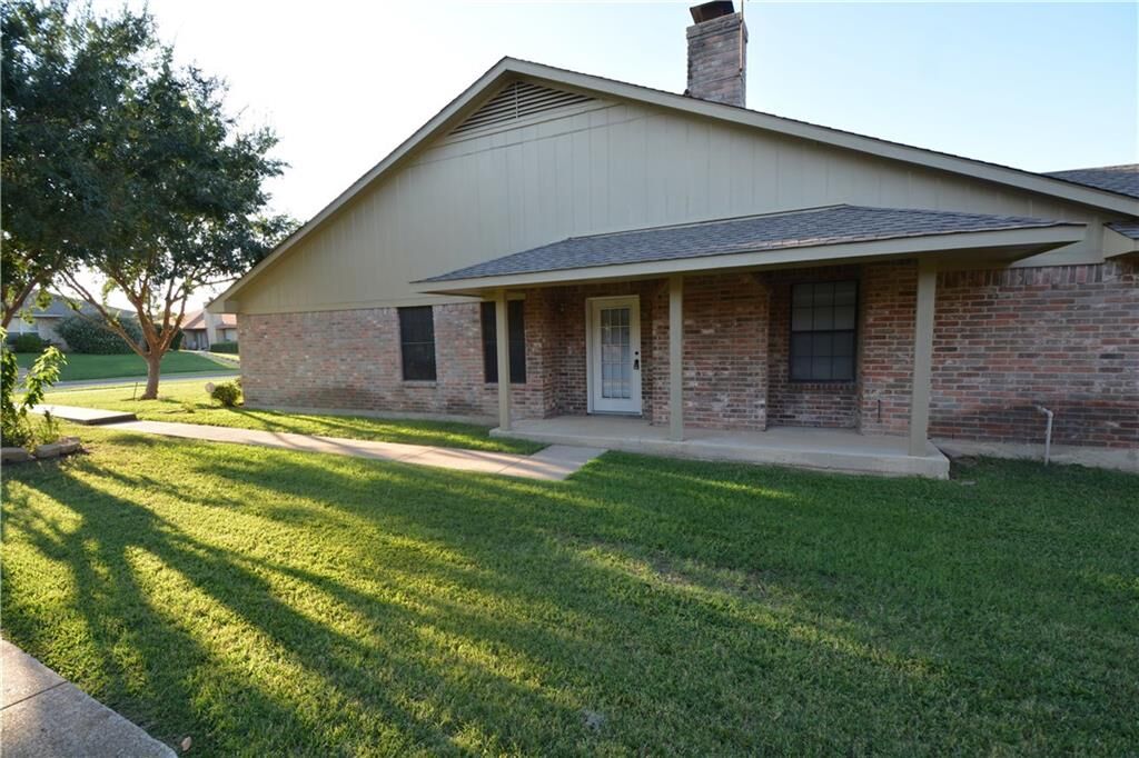 Property Photo: 1905 Teton Trail TX 75077