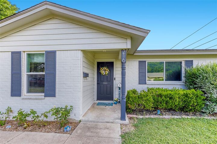 Photo de la propriété:  216 N Prairie View Road  TX 76036 