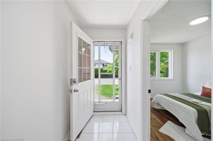 Property Photo: 1 Buchanan Crescent 10 ON N3P 2B2