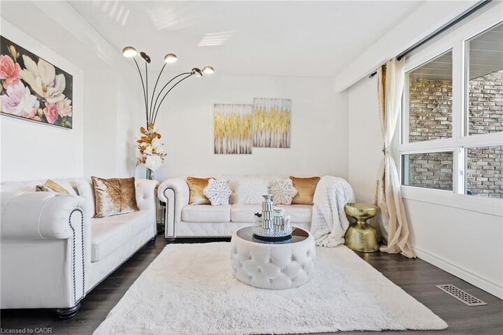 Property Photo:  423 Westwood Drive 43  ON N2M 5B5 