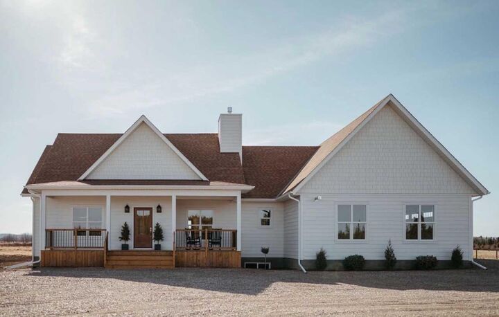 Property Photo: 33080 Range Road 61 AB T0M 1X0