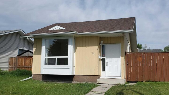 Property Photo: 27 Aberdare Crescent NE AB T2A 6T5