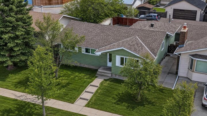 5835 28 Avenue NE — photo 1
