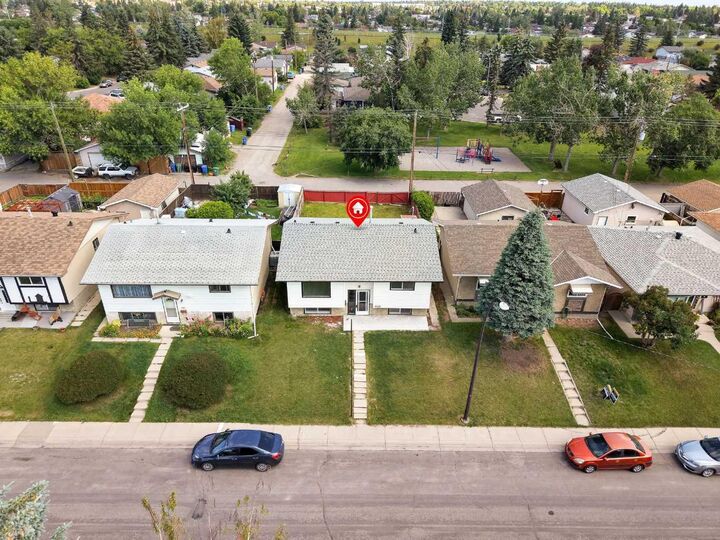 Property Photo:  4108 13 Avenue NE  AB T2A 3J8 