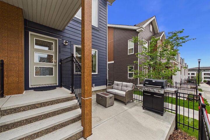 Photo de la propriété:  220 Livingston Common NE  AB T3P 1K1 