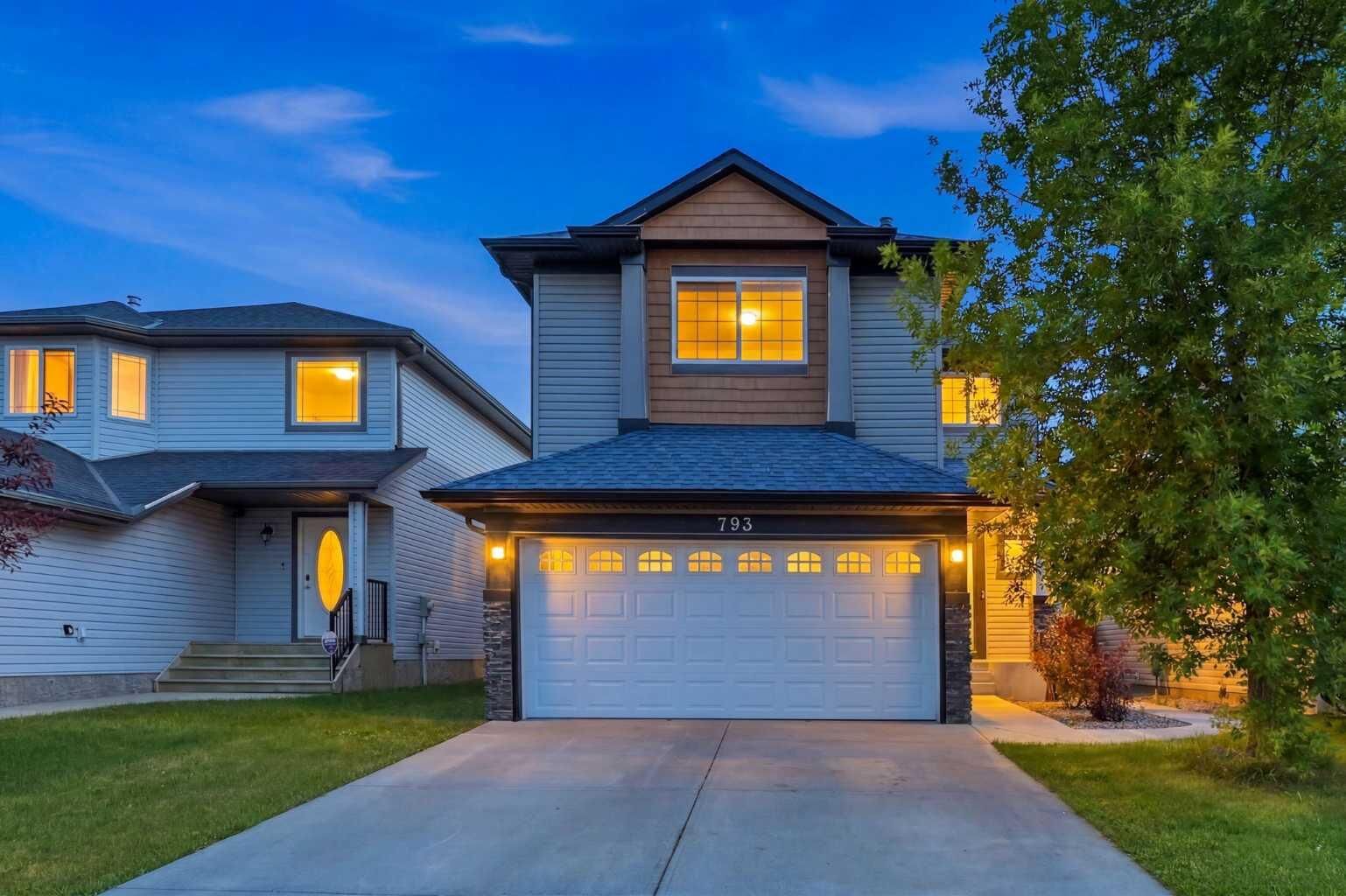 Property Photo: 793 Luxstone Landing SW AB T4B 3K9