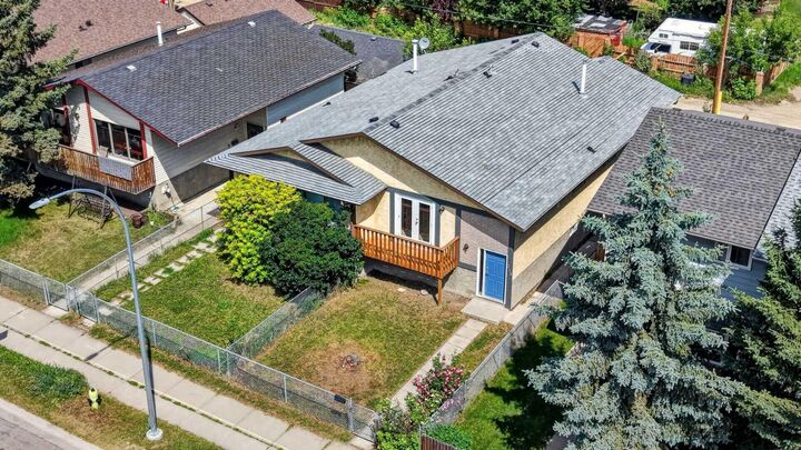 Property Photo: 218 Bermuda Drive NW AB T3K 2A9
