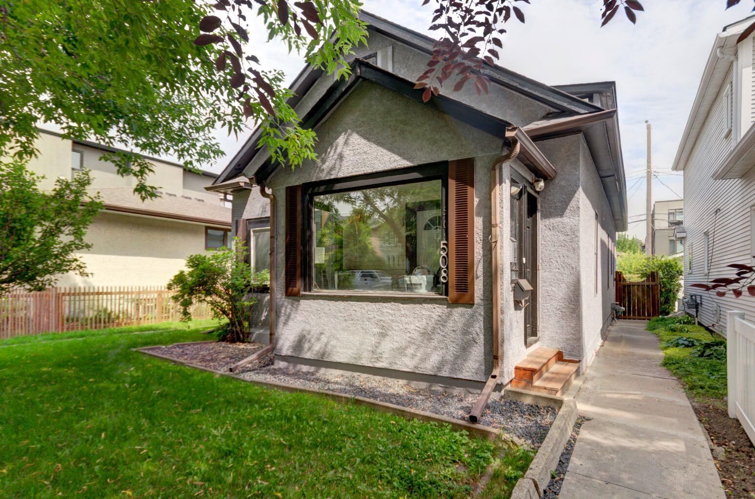 Property Photo:  508 9 Street NE  AB T2E 4K5 