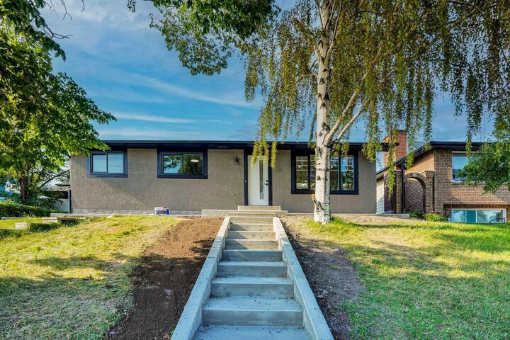 Property Photo:  244 Huntridge Road NE  AB T2K 4B6 