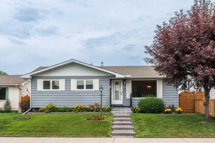 163 Lake Sylvan Close SE — photo 1