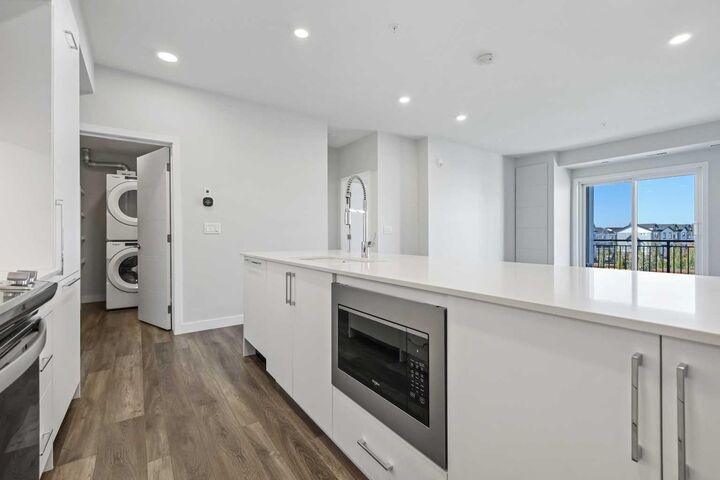 Property Photo: 255 Les Jardins Park SE 317 AB T2C 5W9