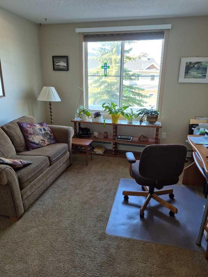 Property Photo: 305 1 Avenue NW 212 AB T4B 2M5