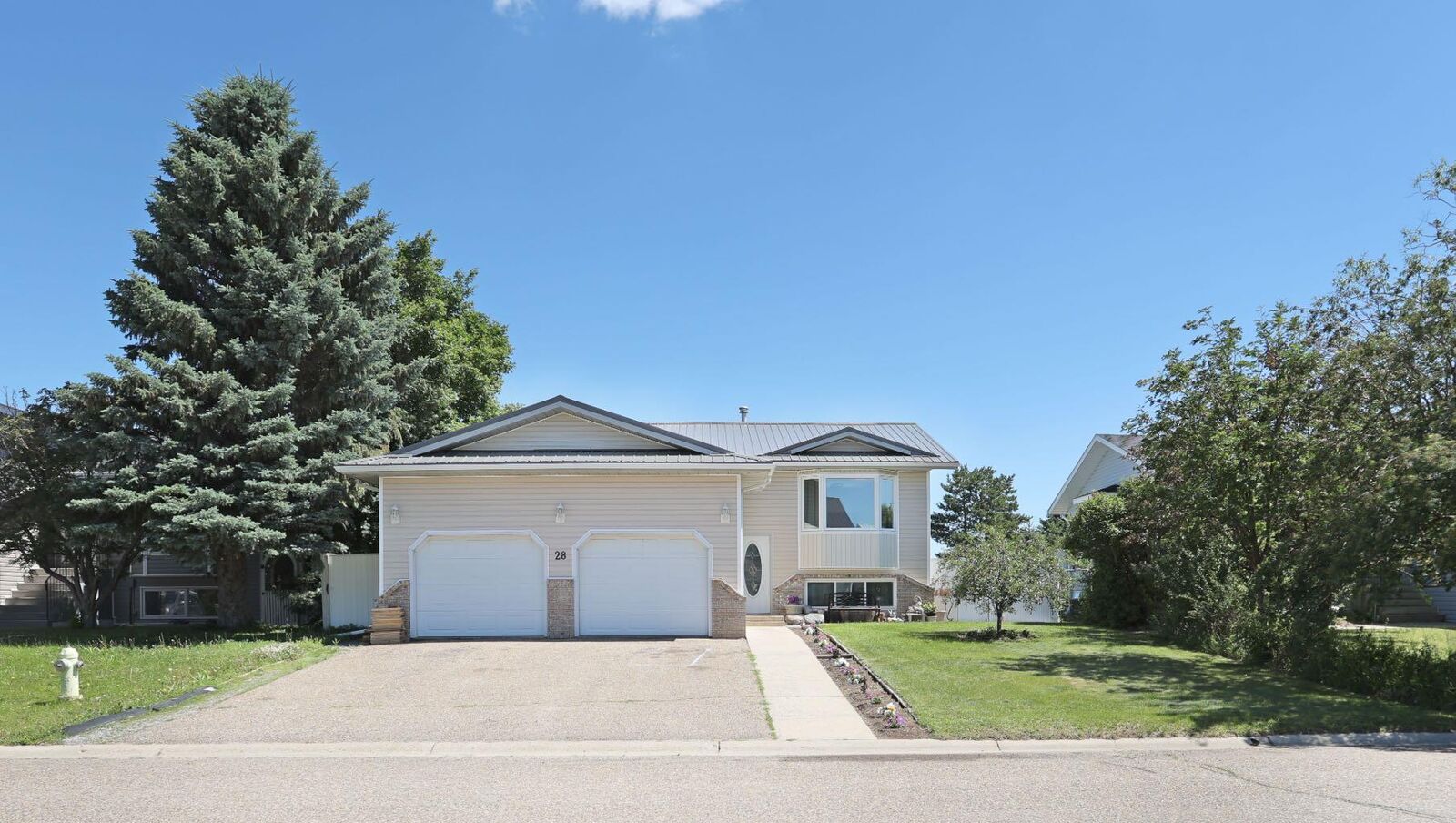 Property Photo:  28 Upland Crescent  AB T1R 0P9 