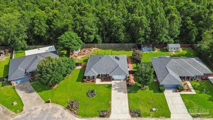 Property Photo: 4848 La Casa Cir FL 32571