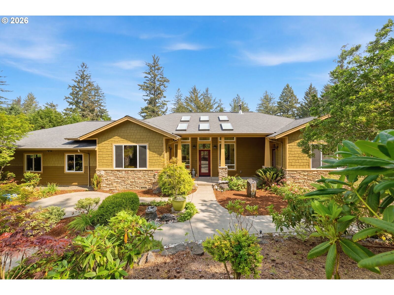 Property Photo: 5540 Meadow Lake Way OR 97439