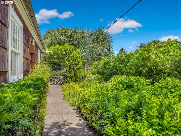 Property Photo:  538 N Marion Ave  OR 97138 