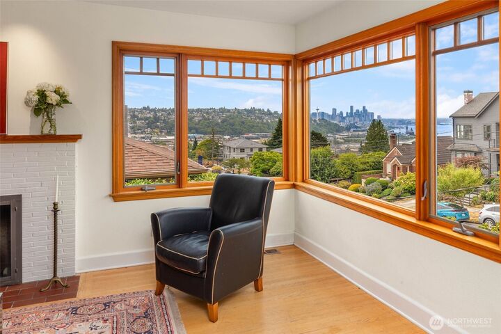 Property Photo: 2626 W Boston Street WA 98199