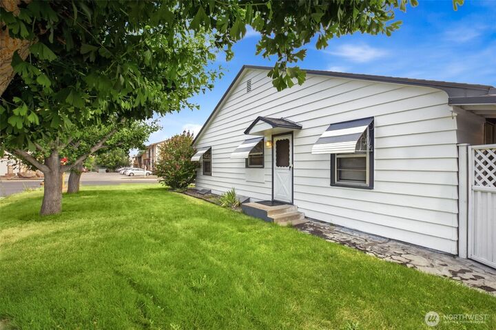 Property Photo: 1414 W Yakima Avenue WA 98902