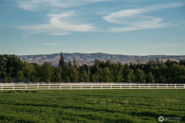Property Photo:  1 A  Look Road  WA 98926 