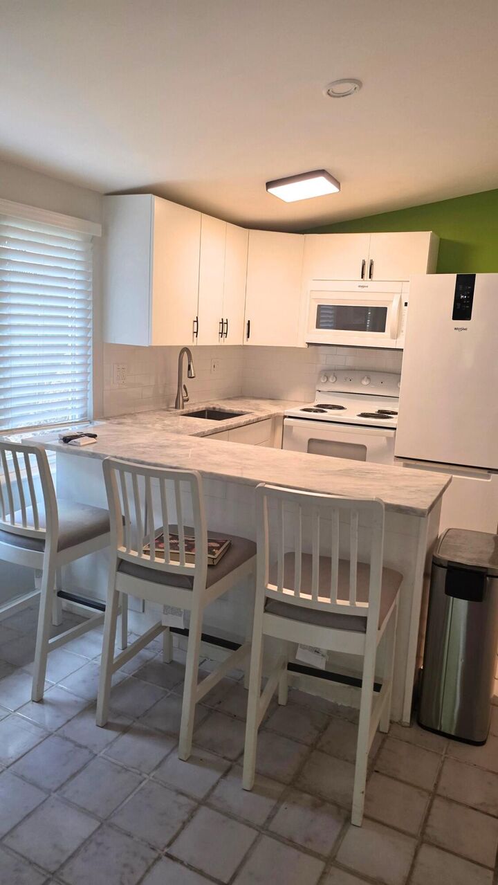 Property Photo: 1716 NE 17th Way FL 33305