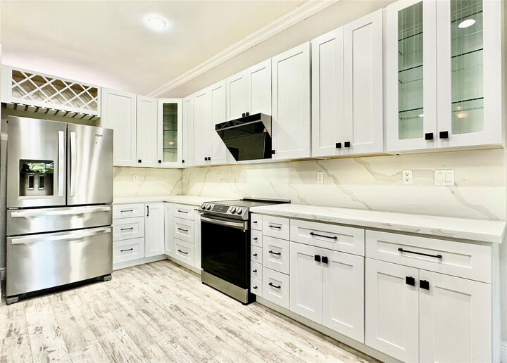 Property Photo: 4109 W Whitewater Avenue FL 33332