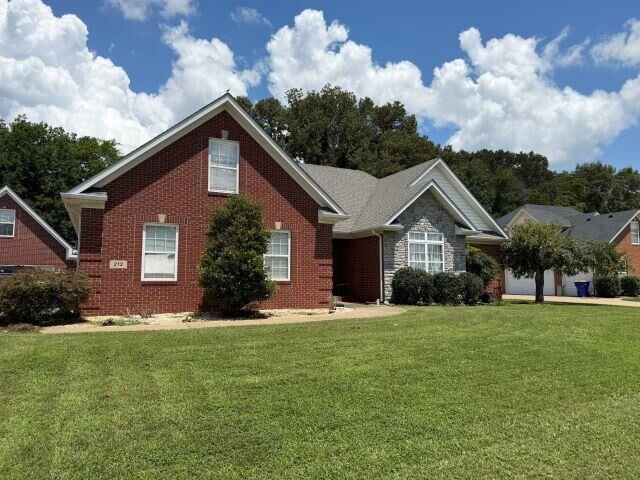 Property Photo: 212 Oak Ridge Way KY 42103