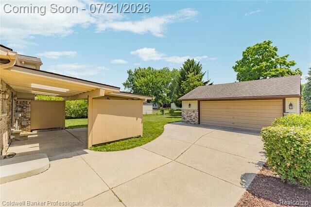 Property Photo: 19272 Lloyd Drive MI 48038