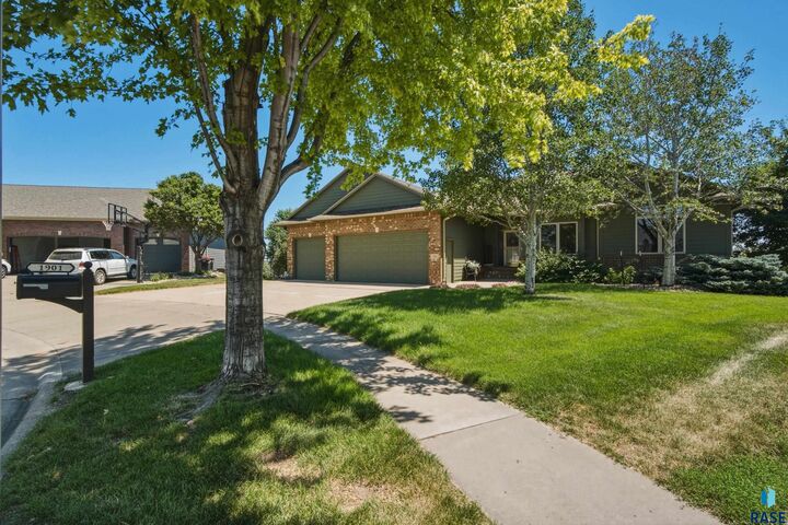 Property Photo: 1901 W Tyler Cir SD 57005
