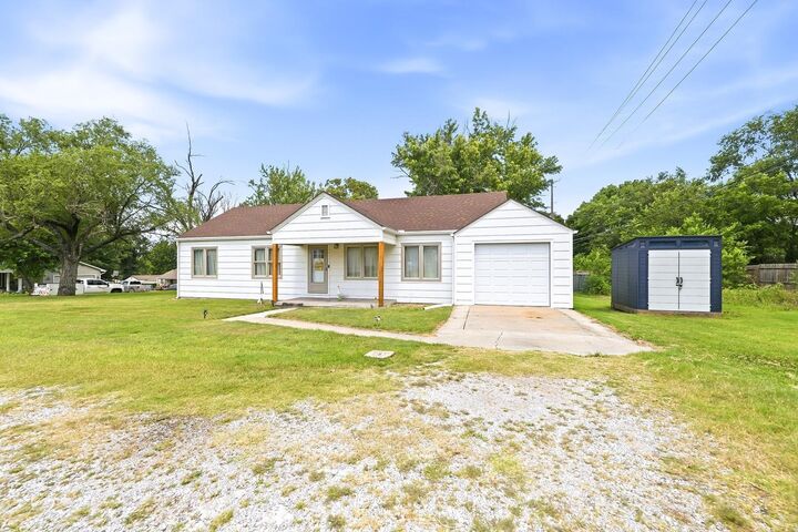 Property Photo: 1206 N Bobbie KS 67010