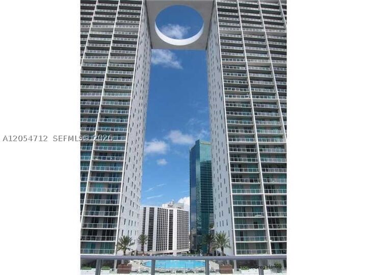 Property Photo:  500 Brickell Ave 2303  FL 33131 