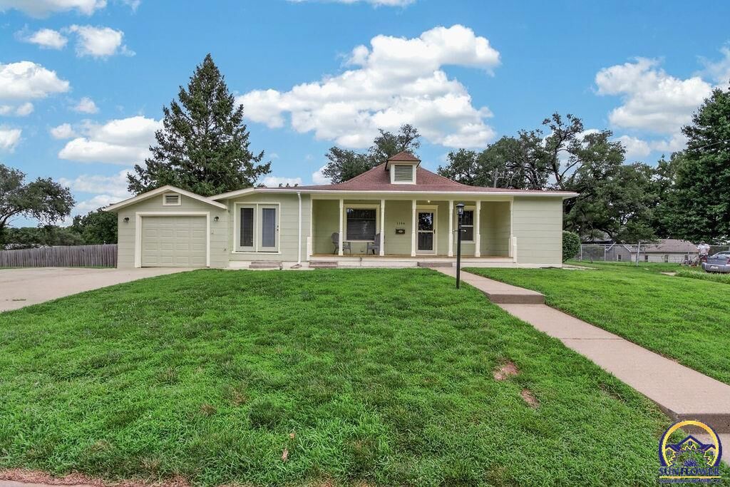 Property Photo: 1106 Kansas St KS 66048