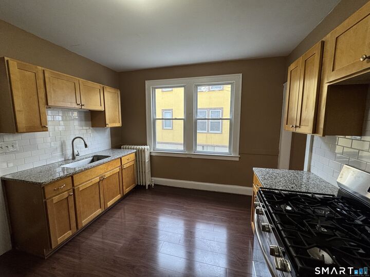 Property Photo:  94-96 Thomaston Street  CT 06112 