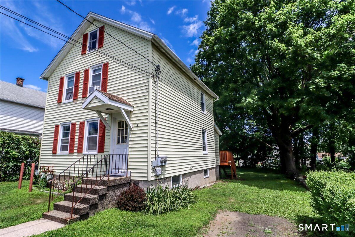 Property Photo:  4 Edgewood Street 1  CT 06810 