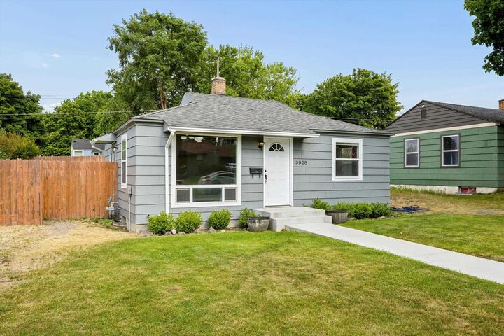 Property Photo:  5828 N Milton St  WA 99205 