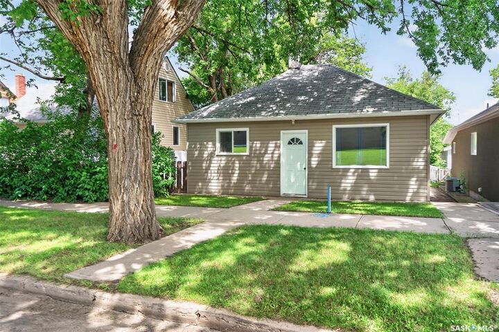 40 Iroquois Street E — photo 1