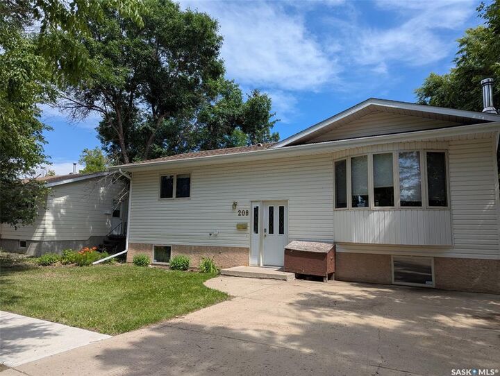 Property Photo:  208 Herbert Street  SK S0N 1N0 