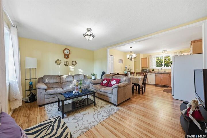 Property Photo: 10 Dominion Crescent SK S7L 4N7