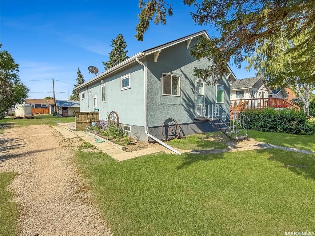 Property Photo: 429 Second Street SK S0G 3S0