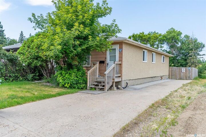 1502 Grosvenor Street — photo 1