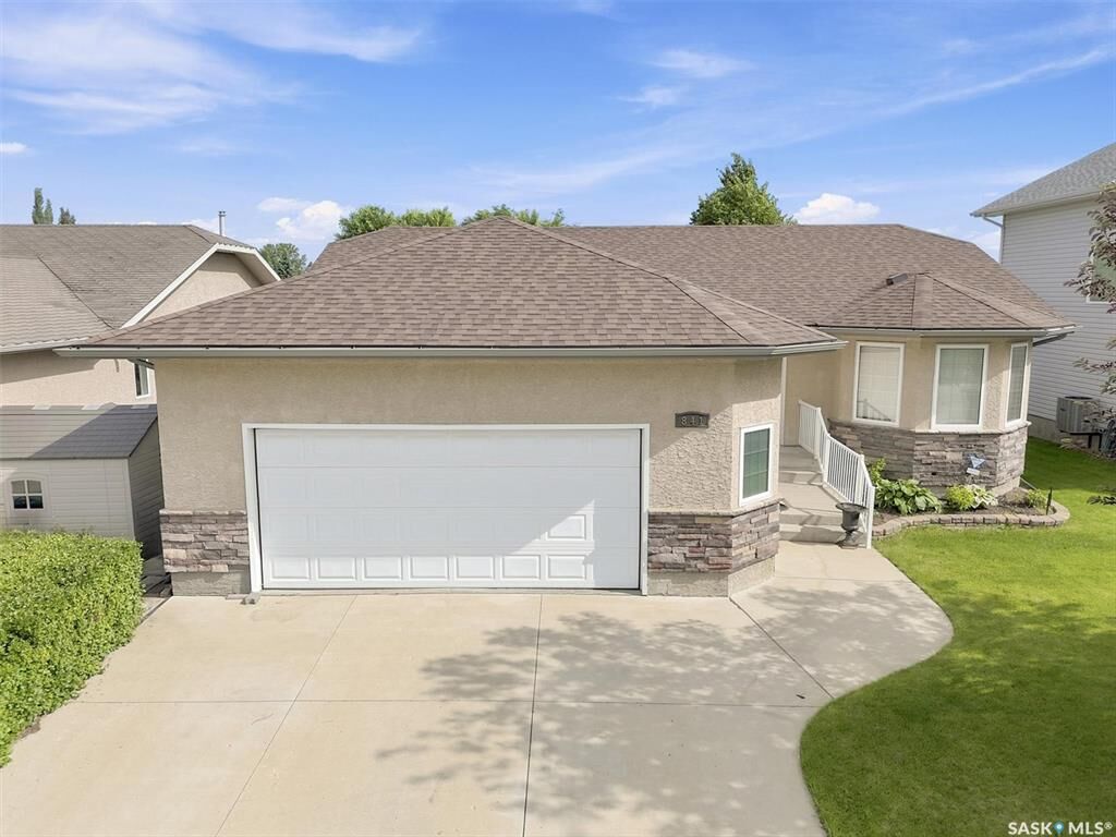 Property Photo:  841 Martens Crescent  SK S0K 2A0 