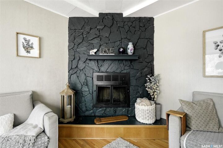 Property Photo:  408 Mullin Avenue E  SK S4N 1C7 