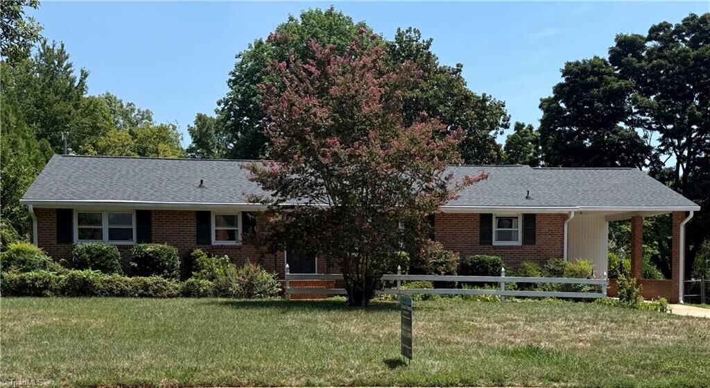 Property Photo: 1004 Onslow Drive NC 27408