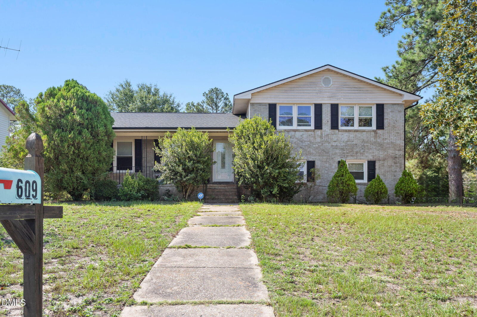 Property Photo: 609 Francis Court NC 28390
