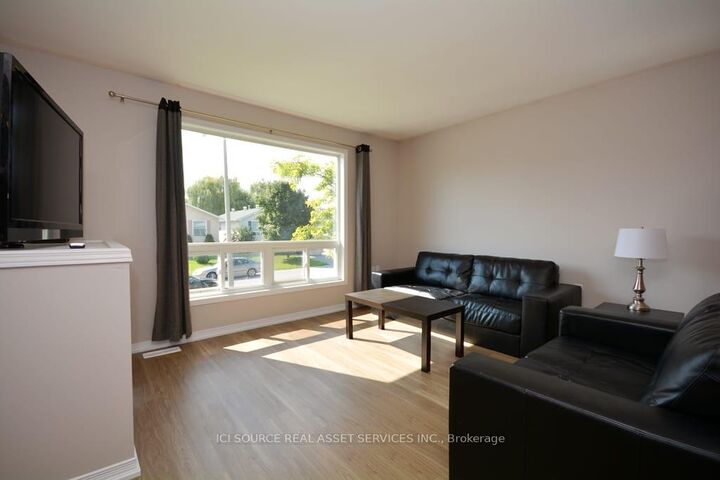 Property Photo: 26 Louise Lane Main Fl ON L3V 7W1