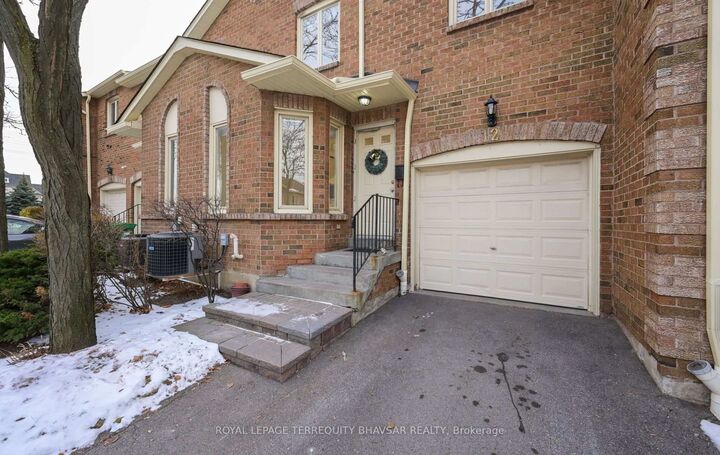 Property Photo: 5020 Delaware Drive 12 ON L4Z 3C4
