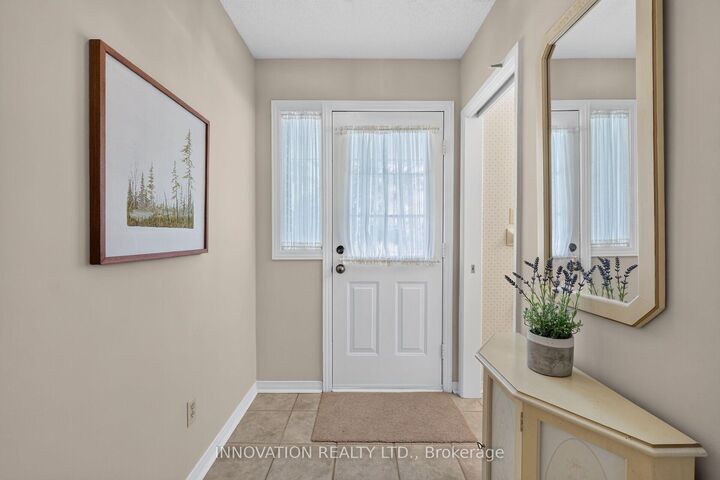Property Photo: 68 Kingsford Court ON K2K 1T9