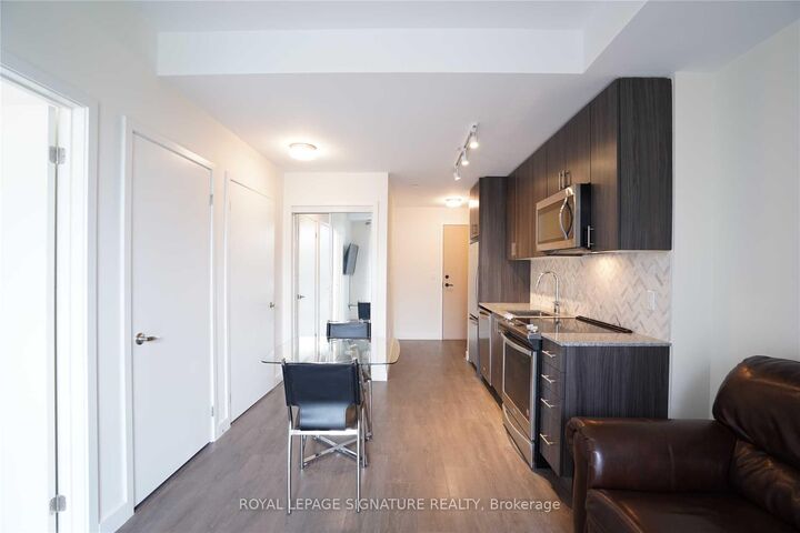 Property Photo: 150 Sabina Drive 309 ON L6H 0W3