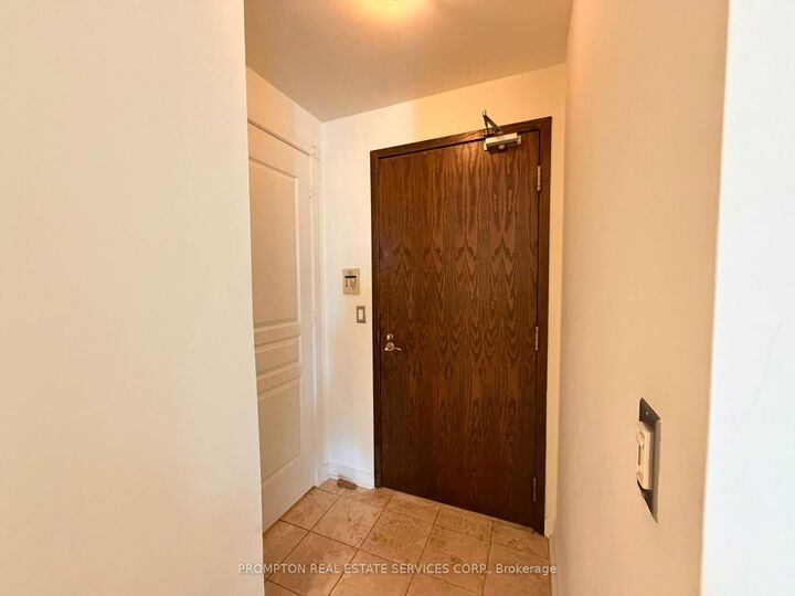 Property Photo: 438 Richmond Street W 1107 ON M5V 3S6
