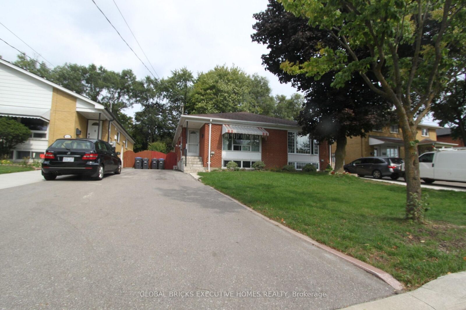 Property Photo: 3653 Anniversary Road (Lower) ON L5C 2G2