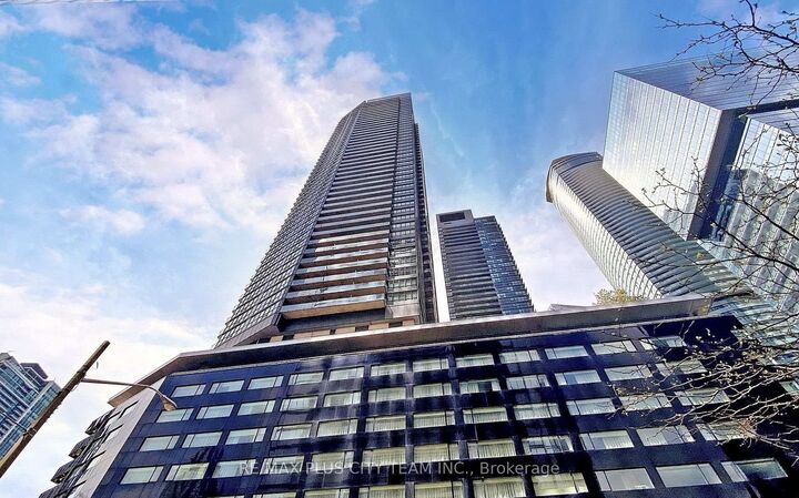 65 Bremner Boulevard 2206 — photo 1